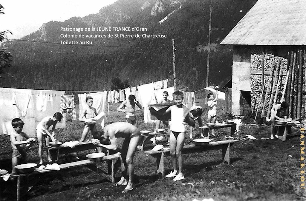 COLO JEUNE FRANCE Toilette au Ru.jpg